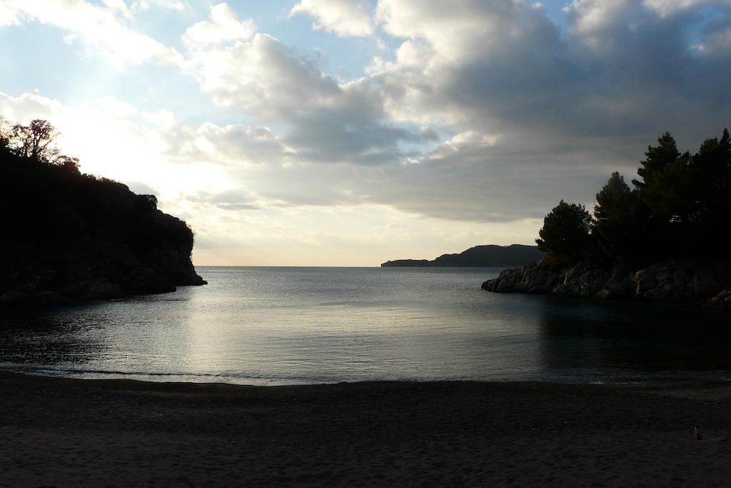 Guest House Zivkovic Sveti Stefan Buitenkant foto